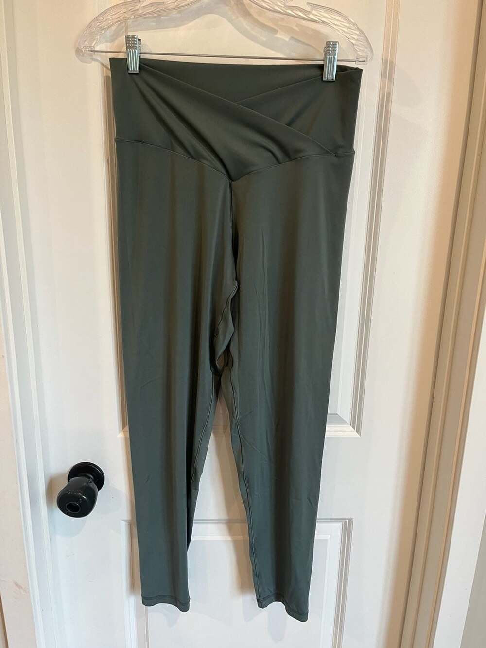 OFFLINE by Aerie Real Me High-Rise Crossover 7/8 Leggings in Olive Green